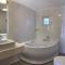 Moonshine Hotel & Suites