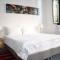Central 2-Bedroom Apartment with Rooftop Access! EP9G