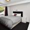 Relaxed 3BR Hideaway - Outdoor Living & Pets - Christchurch Holiday Homes