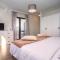 Villa Nano, 4 bedrooms, jacuzzi, heated pool, sea views, pebble beach 850m