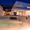 Villa Nano, 4 bedrooms, jacuzzi, heated pool, sea views, pebble beach 850m