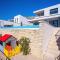 Villa Nano, 4 bedrooms, jacuzzi, heated pool, sea views, pebble beach 850m