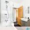 2 Bedroom Apartment, NEC, HS2, BHX, JLR - Devereux House, Hosted By Coventry Accommodation
