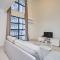 OYO Home 1087 Incredible 1br Empire City Colonial Loft