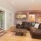 Willow Lodge, Hot Tub, Woodburner