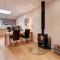 Willow Lodge, Hot Tub, Woodburner