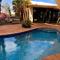 Albert Park Motor Inn-KING BEDS-POOL-SHADED PARKING - Longreach