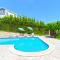 Pool Apartments 624