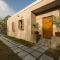 StayVista presents The Owl House, a Hillview villa featuring Inviting rooms, A cozy terrace & A beautiful lawn - Džajpur