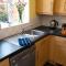 CEDAR HOUSE - Spacious 4Bedroom House 2Bath Kitchen SmartTV Lounge Garden Wifi FreeParking