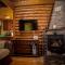 *2 bdr log house /mountains/Queen bed/fireplace - Gourri