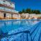 Villa Nikola - pool side apartments