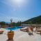 Villa Nikola - pool side apartments