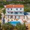 Villa Nikola - pool side apartments