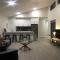 Luxury 2br home with King, 5 star private & close