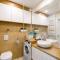 M&R Apartament Airport&Business DeLuxe Cybernetyki 17 - underground garage - free WiFi - Netflix - air conditioning - self check-in, close by Chopin Airport