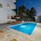 Villa Star 1 a centrally located ap. with a pool - Новаля