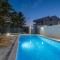 Villa Star 1 a centrally located ap. with a pool - Новаля