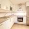 2279-Lovely 2 bedrooms with terrace with views