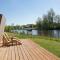 Foto: Duurzaam Tinyhouse aan het water in Friesland 28/41