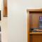 Elegant 2 Bedroom Suite w Modern Amenities