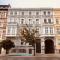 Apartament FLAMING z balkonem - ścisłe Centrum naprzeciwko PKP i PKS - darmowy parking - bezpłatne późne wymeldowanie - wystawiamy FV - self check in - Opole