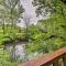 River Rush- Cozy Riverfront Cabin 5 Mi to Pigeon Forge - Sevierville