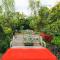 Labuana Homestay & Cafe Garden