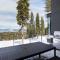 Luxury 4BD True Ski-In/Ski-Out Mid-Mountain Residence - Stellar Northstar - Truckee