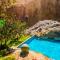 Tropical Lodge