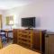 Plaza Inn & Suites