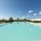 Oceanstone by Holy Cow, studio, next building view - pláž