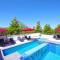 Villa Inis