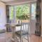 Cherry Tree Cottage in idyllic Cotswold village