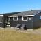 Foto: Three-Bedroom Holiday home in Harboøre 2