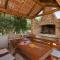 Lola - privacy, pool & view