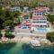 Gem of the sea luxury beach apartment with brand new heating infinity pool - Трогир