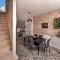 Seaview House Rosali