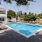 Coral Bay Sea Breeze Apartments - 3 Bedroom Apartment