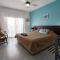 Coral Bay Sea Breeze Apartments - 3 Bedroom Apartment