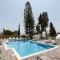 Coral Bay Sea Breeze Apartments - 3 Bedroom Apartment