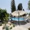Coral Bay Sea Breeze Apartments - 3 Bedroom Apartment