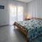 Coral Bay Sea Breeze Apartments - 3 Bedroom Apartment