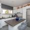 Coral Bay Sea Breeze Apartments - 3 Bedroom Apartment