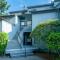 Birch Bay waterfront 2 bedroom condo - Lofted layout & steps from beach - بلين