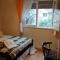 Excelente departamento con balcón a la calle sobre avenida