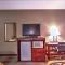 Super 8 by Wyndham Waterloo