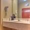 Super 8 by Wyndham Waterloo