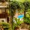 Gringo Bills Boutique Hotel