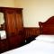 Hartland 2-Bedroom Apartments with Bfast and Parking